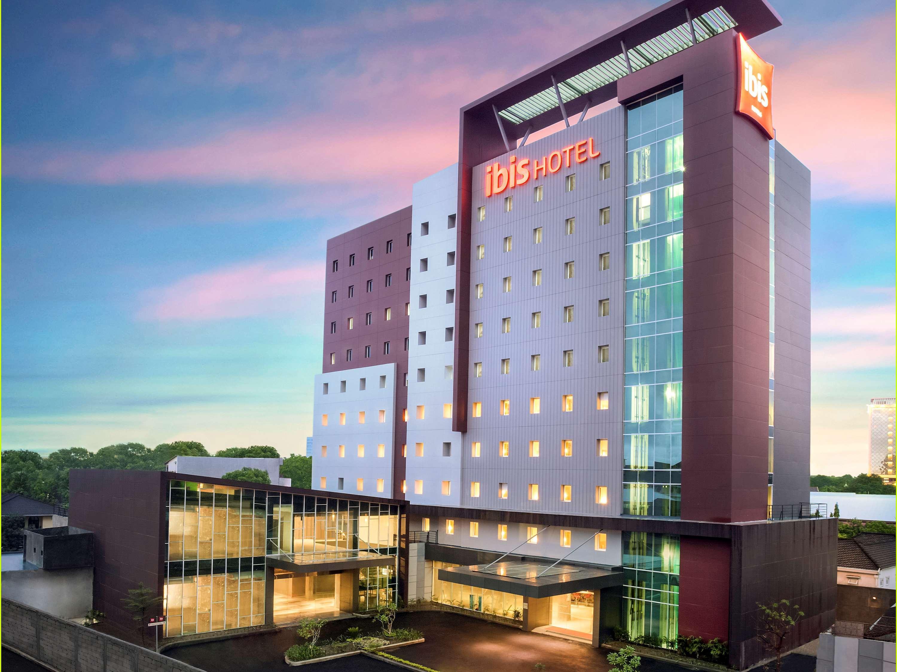 Ibis Makassar City Center Exterior foto