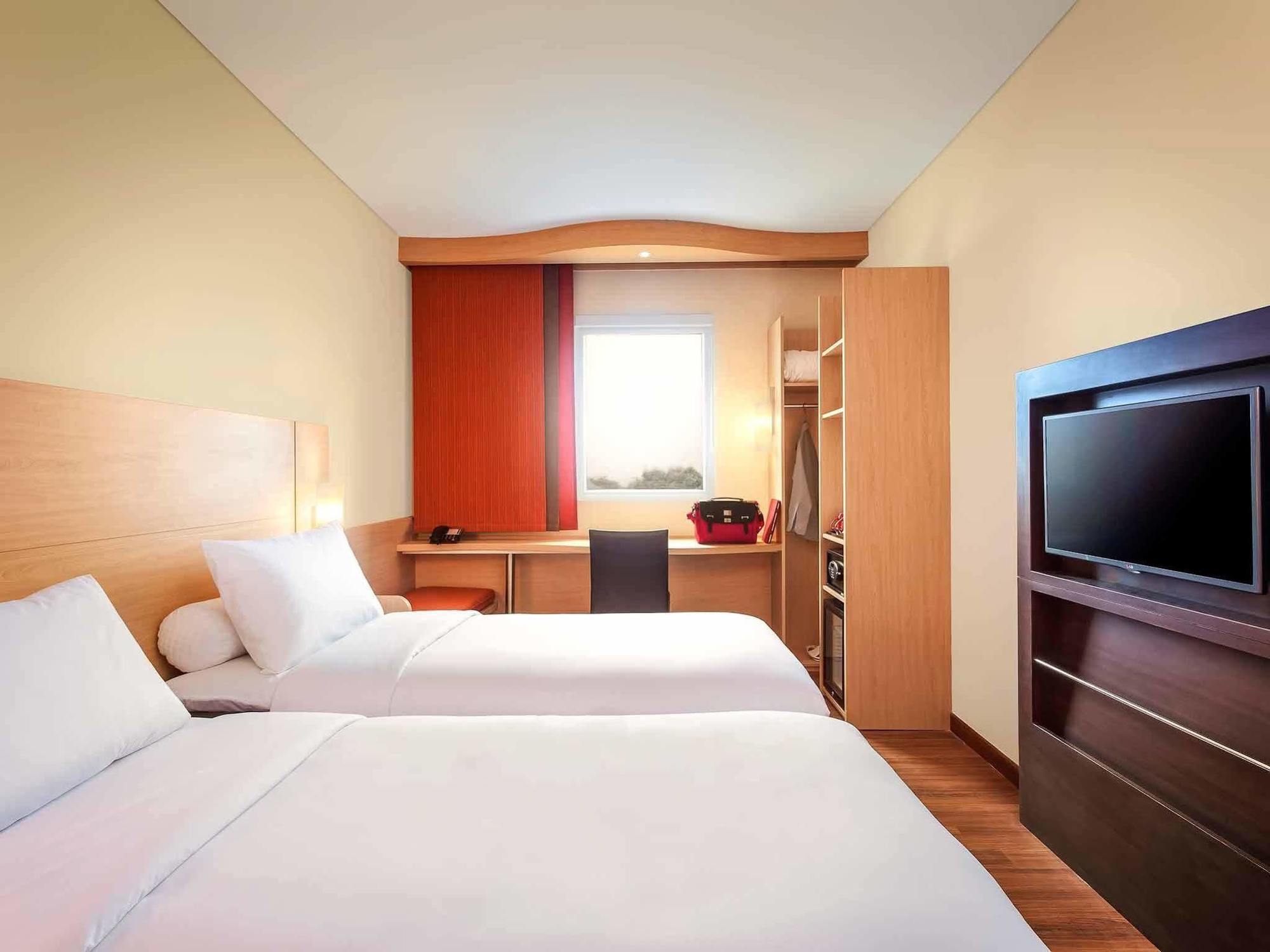 Ibis Makassar City Center Exterior foto